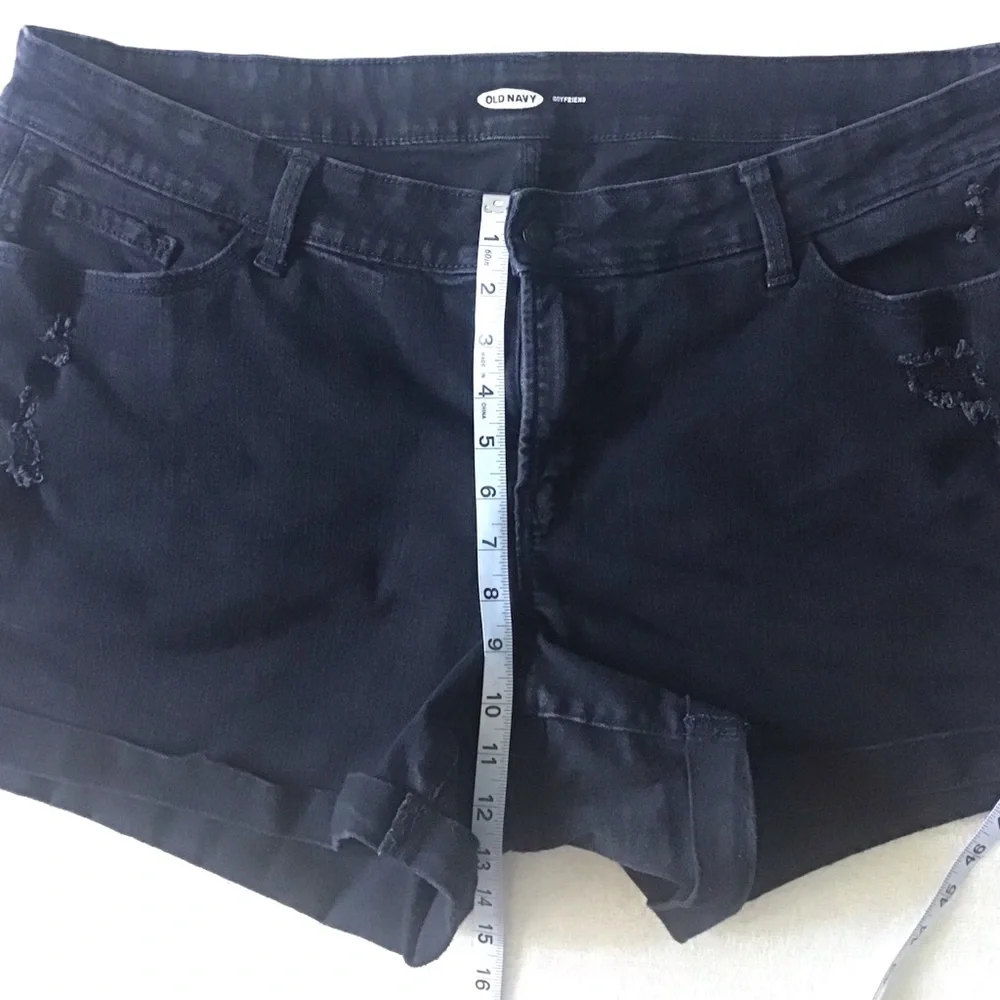 Old Navy Mid Rise Boyfriend Shorts Woman’s Size 20 Black Distressed Cuffed Hem - Picture 8 of 9